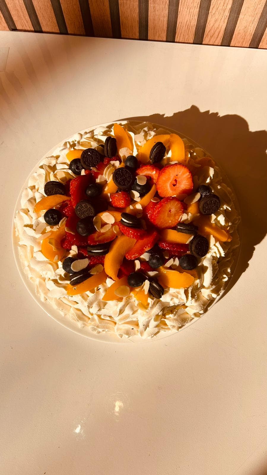 Bowl de frutas frescas con crema en Cafetería Ébenezer